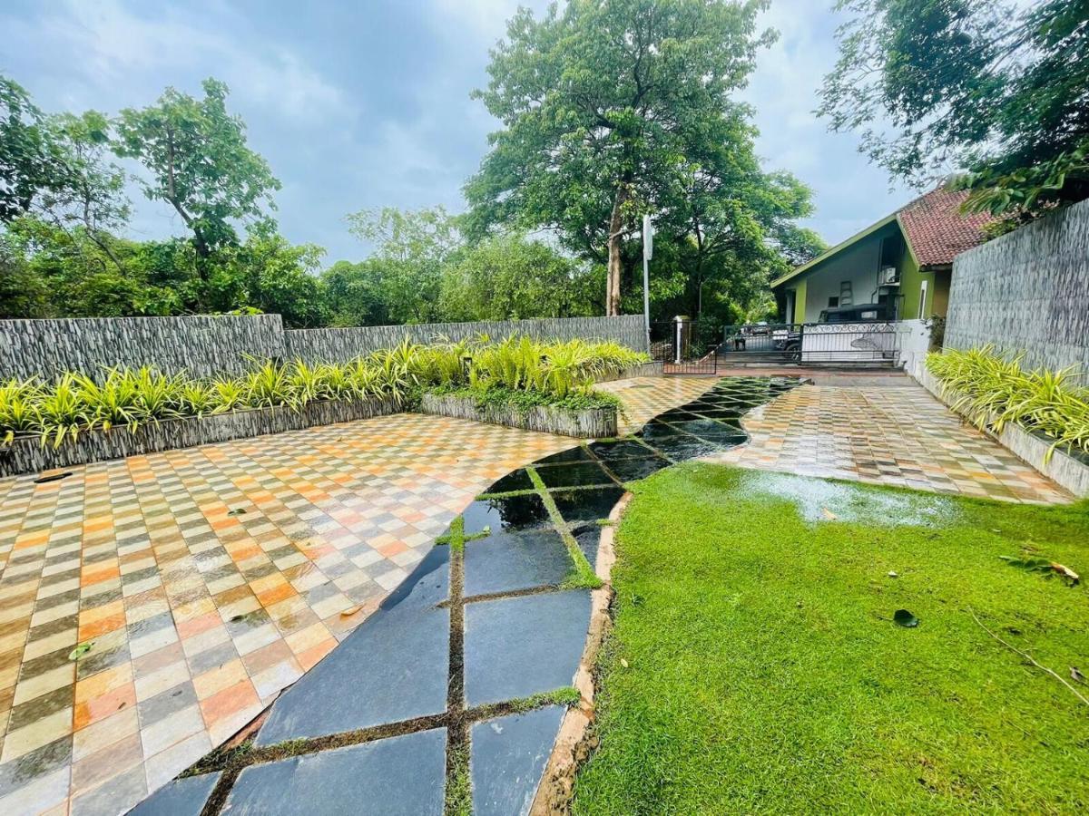 The Mayfield Resort, Vagator Anjuna Extérieur photo